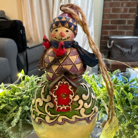 JIM SHORE 2014 SNOWMAN WITH CARDINALS AND BIRDHOUSE ORNAMENT 5" - Picture 4 of 4